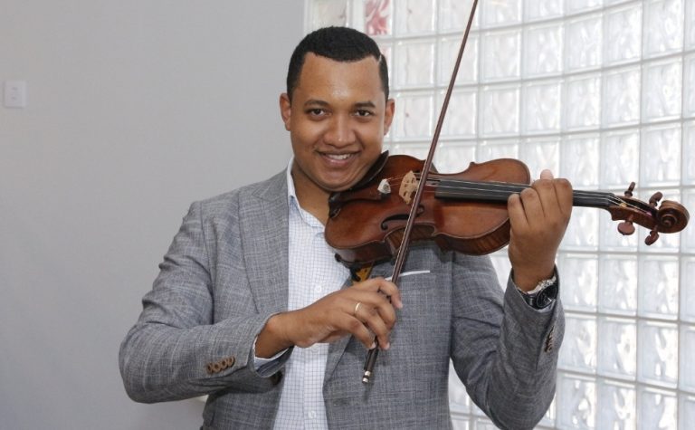 Violinista do Espírito Santo em intercâmbio na Alemanha