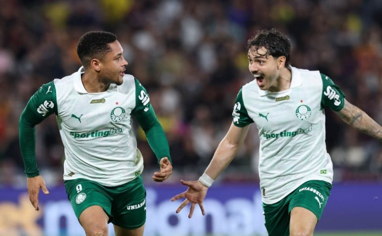 Vitor Roque decide e define virada do Palmeiras sobre o Fluminense no Maracanã
