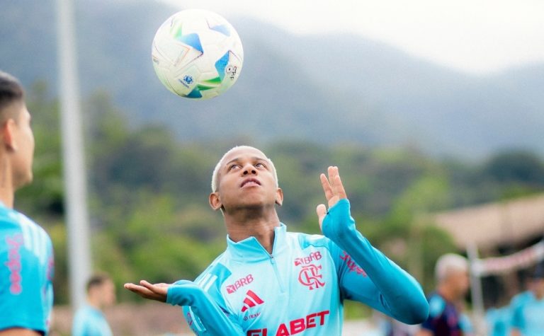 Wallace Yan pode ser surpresa no ataque do Flamengo no clássico com Fluminense