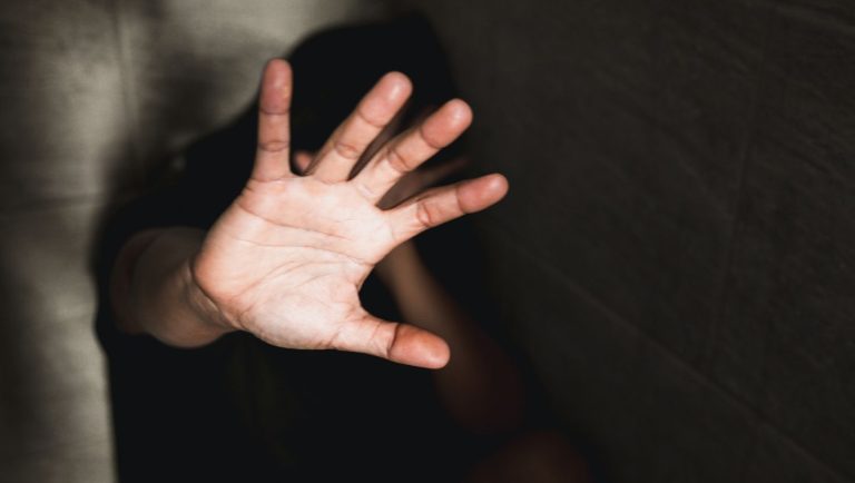 Advogado é preso depois de enviar vídeo íntimo para a filha adolescente em PE