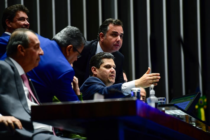 Alcolumbre anuncia votação do projeto de lei da adultização nesta quarta-feira