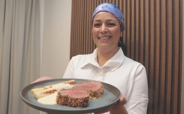 Aprenda a fazer uma receita de Rosbife e creme de alho-poró