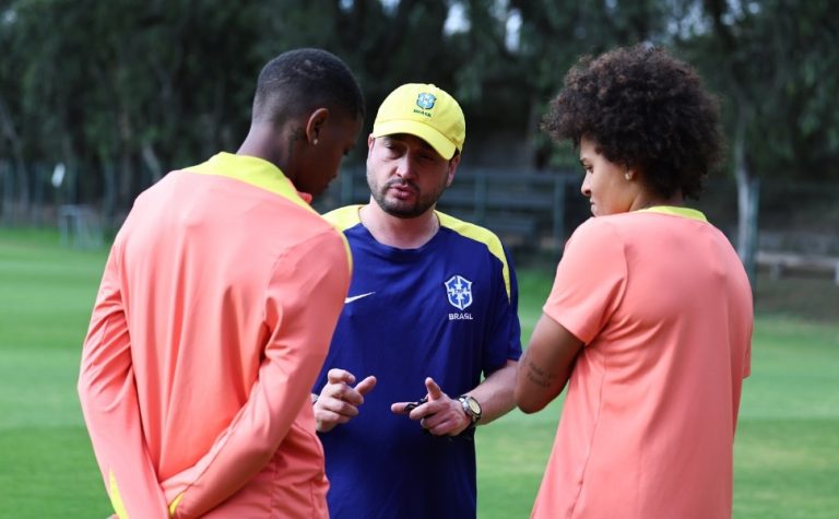 Arthur Elias mostra ansiedade por 1º título com a seleção feminina