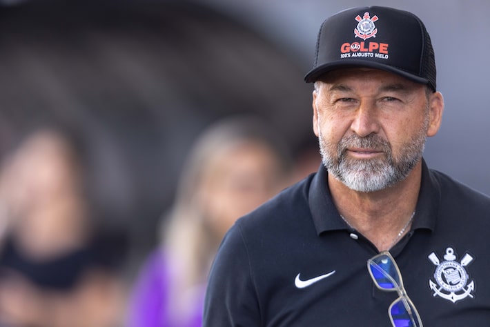 Augusto Melo chega com imagem corroída à votação final para tirá-lo do Corinthians