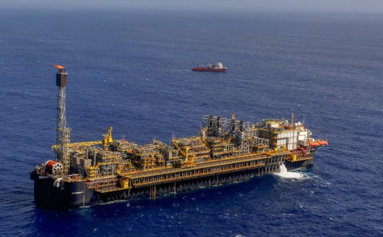 BP anuncia sua maior descoberta de petróleo e gás em 25 anos na bacia de Santos