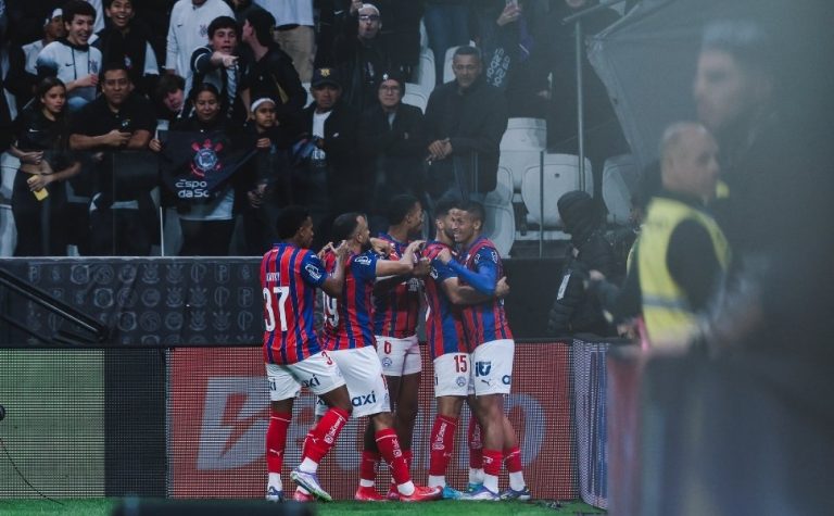 Bahia vence o Corinthians na Neo Química Arena