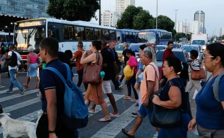 Brasil tem queda na desigualdade em educação, emprego e meio ambiente