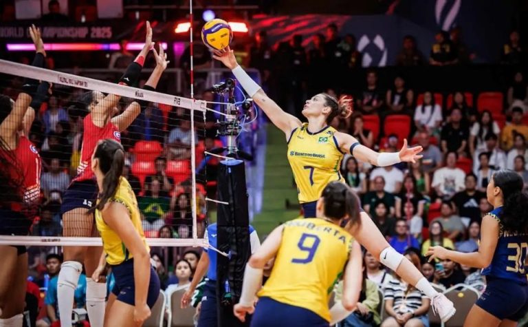 Brasil vence e pega França nas quartas do Mundial de vôlei feminino