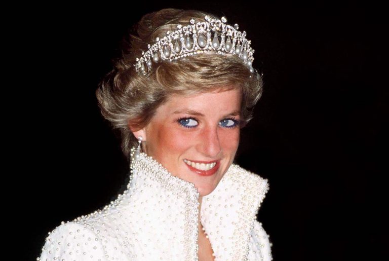Cápsula do tempo selada pela princesa Diana em 1991 é aberta