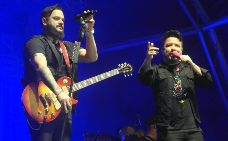 Carreta de dupla sertaneja atinge público durante evento em Goiás