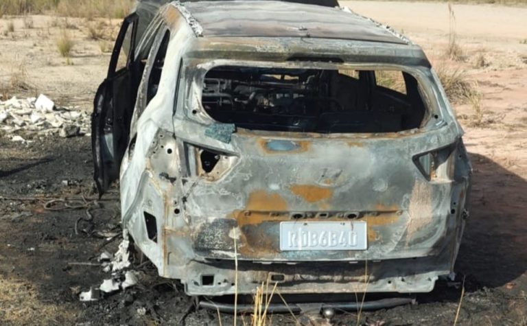Carro com placa de Guarapari é incendiado no interior do Rio de Janeiro