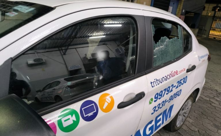 Carro da TV Tribuna/Band é atacado durante cobertura jornalística em Vitória