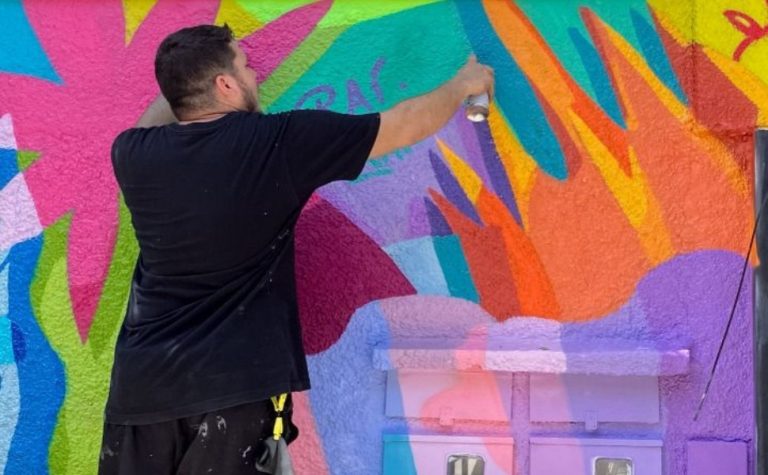Centro de Vitória ganha mural para celebrar a história portuária