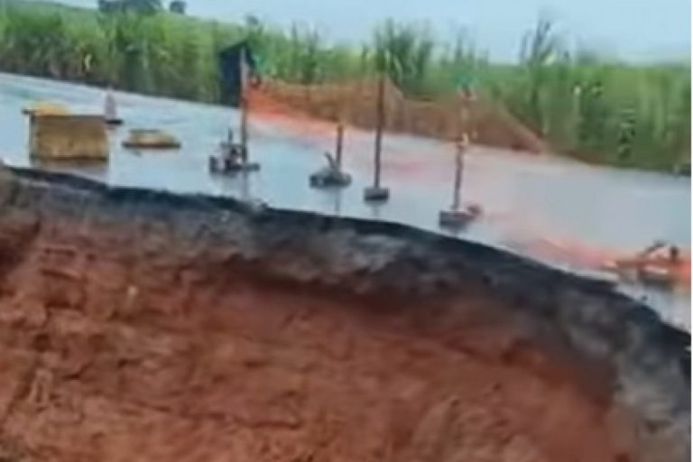 Chuvas abrem cratera em rodovia na Zona da Mata Norte de Pernambuco