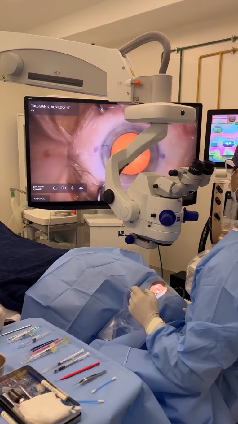 Cirurgia única corrige problemas de visão de longe e de perto