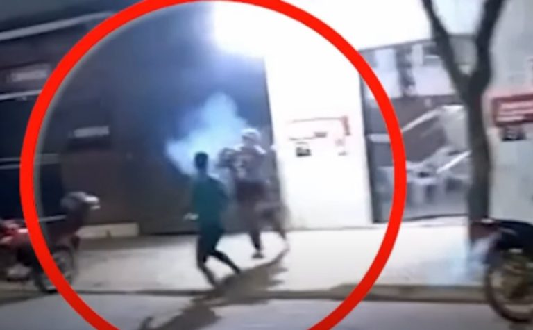 Com uma motosserra, homem ameaça clientes em bar no ES