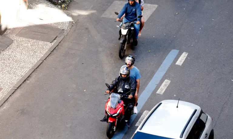 Conheça dez cuidados para uma viagem de moto mais segura