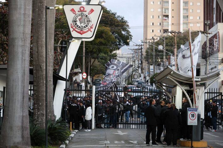 Corinthians define data de eleição após impeachment; veja cenário presidencial
