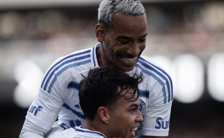Cruzeiro bate Botafogo, retoma a ponta momentânea e seca Flamengo e Palmeiras