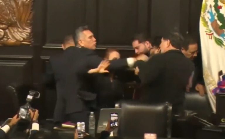 Debate no Senado mexicano termina em pancadaria