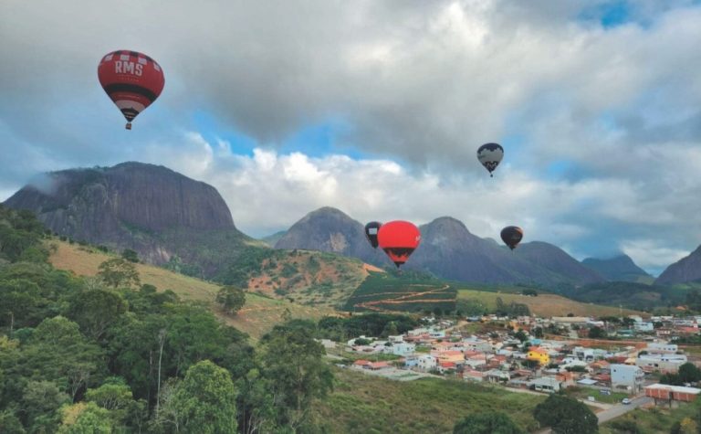 Delícias típicas e shows no festival de Pedra Azul
