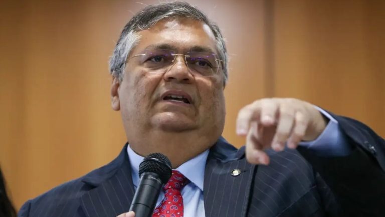 Dino diz que STF não pode ceder a coações, chantagens e ameaças
