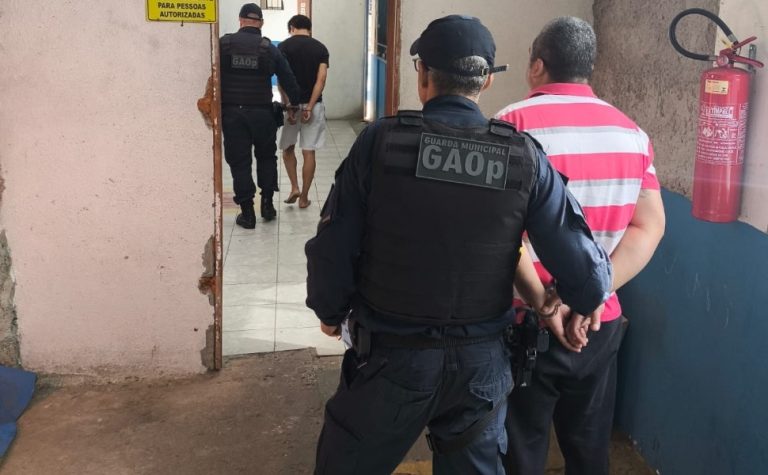 Dois homens com mandado de prisão são presos na Rodoviária de Vitória