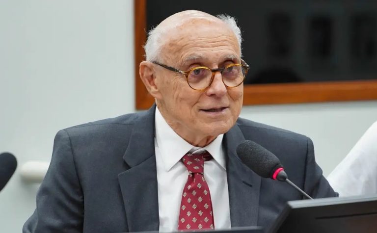 Eduardo Suplicy é internado no RJ após quadro de arritmia cardíaca