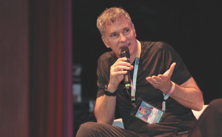 Ex-vocalista do The Fevers: “A música é nosso maior ativo econômico e cultural”