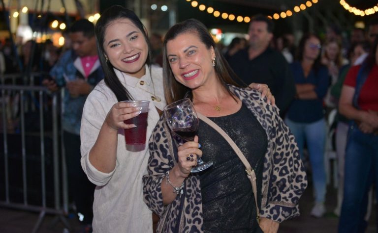 Festa com shows e pisa da uva em Santa Teresa