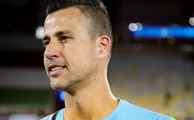 Fluminense avança na Sul-Americana em noite de recorde mundial de Fábio