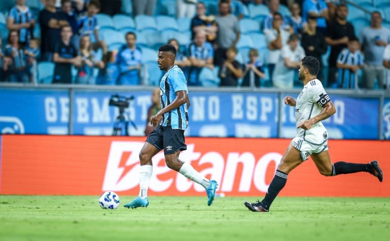 Galo enfrenta o Grêmio buscando subir na tabela