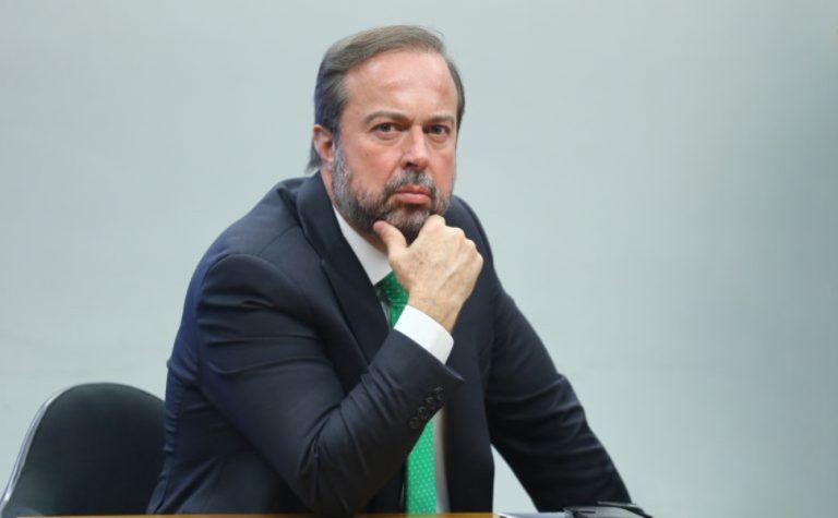 Governo estuda parceria com Bolívia para nova hidrelétrica binacional
