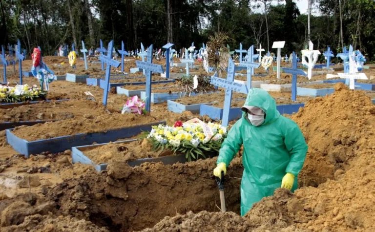 Há 5 anos Brasil chegava a 100 mil mortos por Covid-19