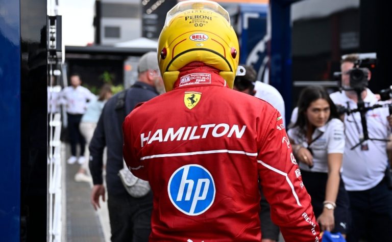 Hamilton diz ser ‘completamente inútil’ e dá sugestão chocante à Ferrari