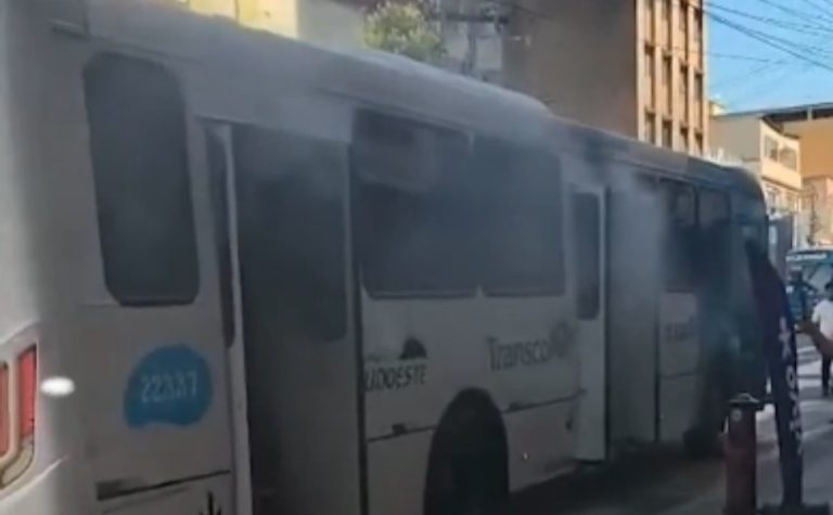 Homem tenta incendiar coletivo em Cariacica