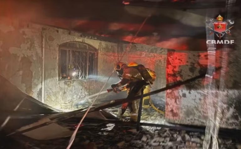 Incêndio em casa de recuperação de dependentes químicos deixa 5 mortos e 11 feridos