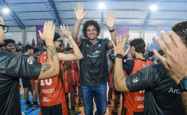 Inspiração para jovens atletas, Anderson Varejão participa de lançamento de liga