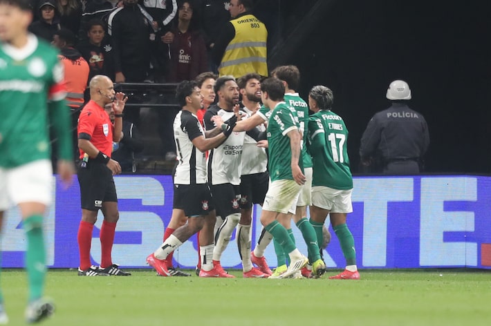Palmeiras tenta virada incomum e Corinthians busca aliviar caos político com classificação