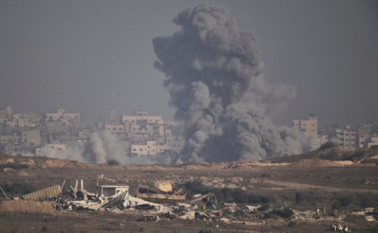 Israel ataca hospital em Gaza e mata pacientes, funcionários e jornalistas