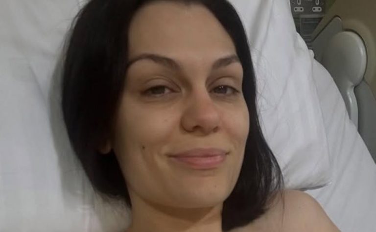 Jessie J é internada e descobre infecção após diagnóstico de câncer de mama