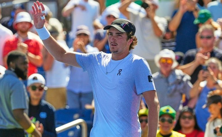João Fonseca passa mal, vence na estreia no US Open e supera marca de Nadal