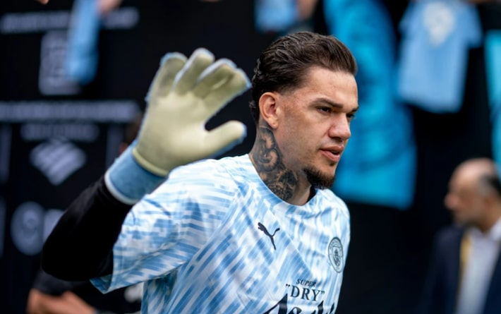 Jornal francês crava Donnarumma no Manchester City e indica saída de Ederson