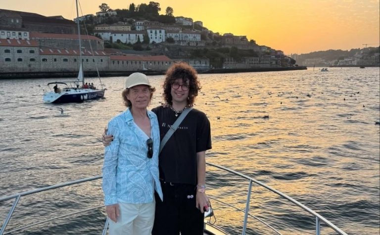 Lucas Jagger abre álbum de viagem para Portugal com o pai, Mick Jagger