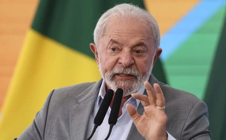 Lula descarta desafiar EUA, mas diz que Brasil não é republiqueta