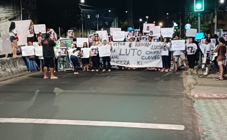 Manifestantes fecham BR-447 por mortes em ataque em Vila Velha