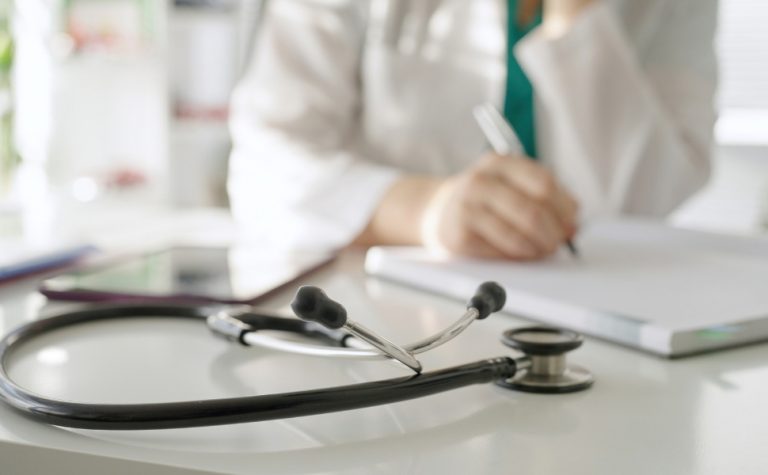 Médico é condenado por violência sexual contra criança em SP