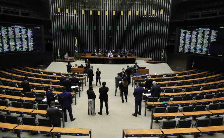 Médicos pedem que Congresso Nacional aprove licença-paternidade de trinta dias