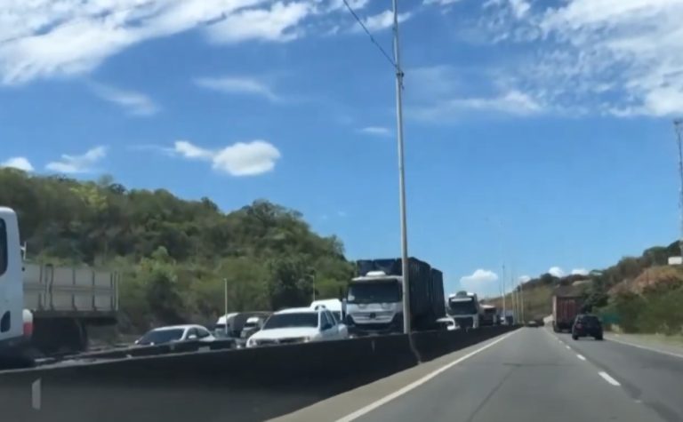 Motorista é assaltado e luta com bandidos para não ser sequestrado em Cariacica