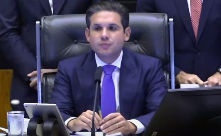 Motta faz ofensiva após motim e determina aceleração da indicação de emendas